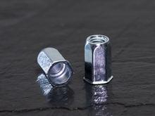 Pulling rivet nut
